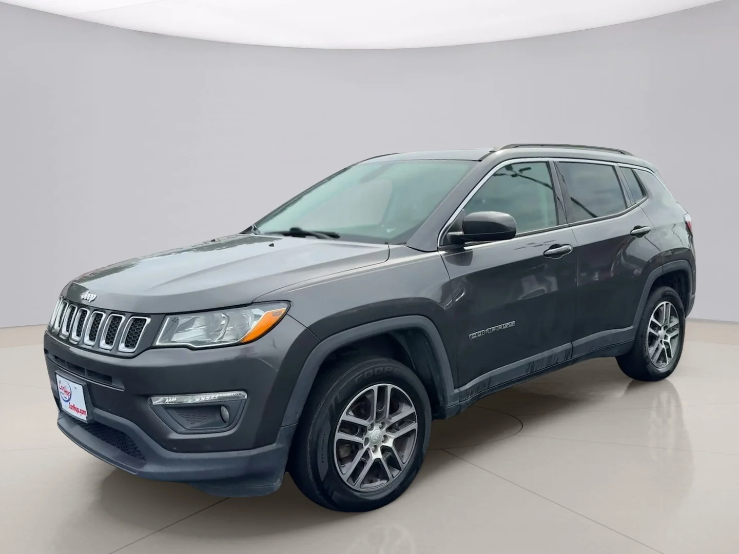 Used 2018 Gray Jeep LATITUDE image 1