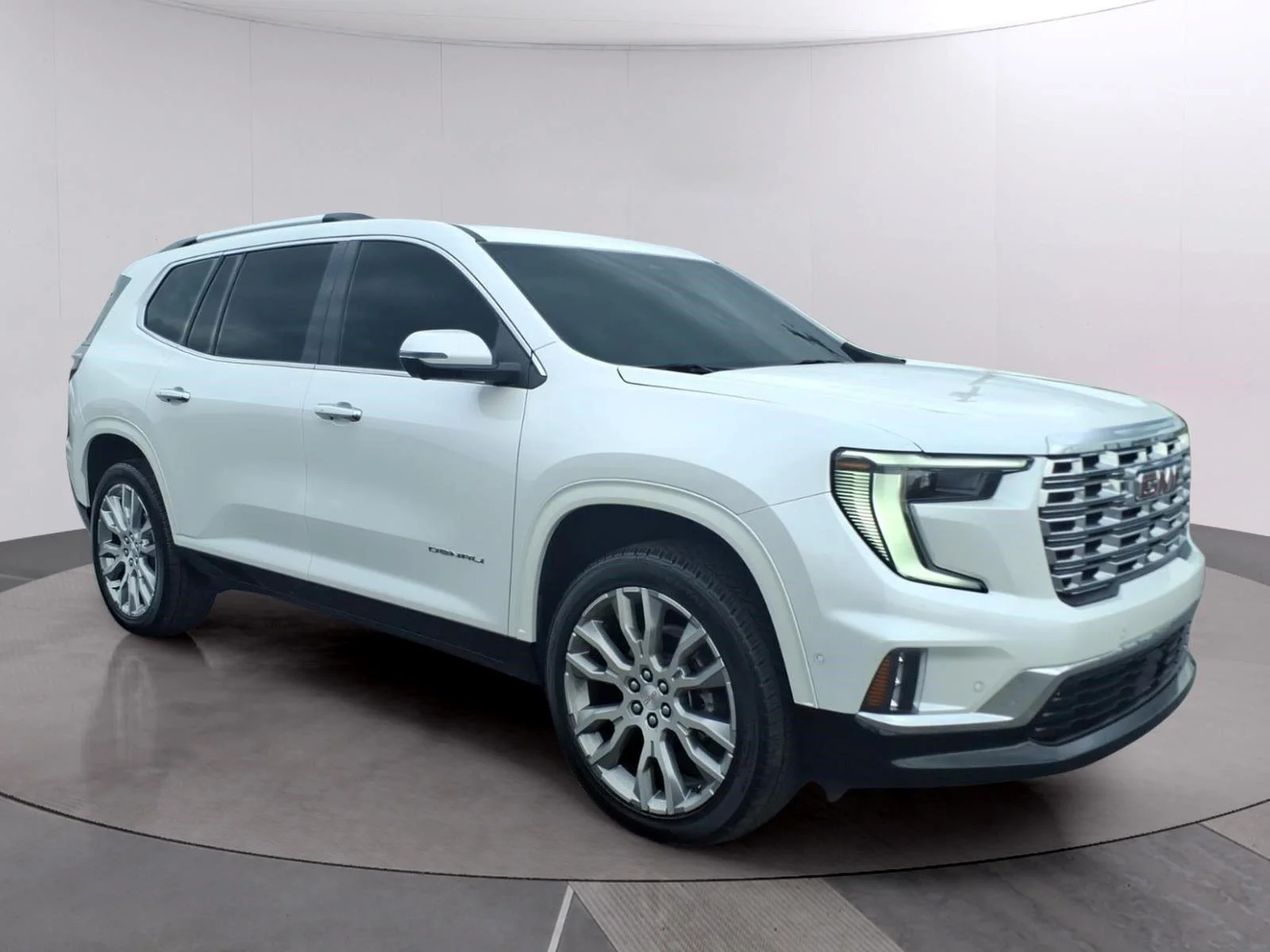 Used 2025 White Frost Tricoat GMC Denali image 7