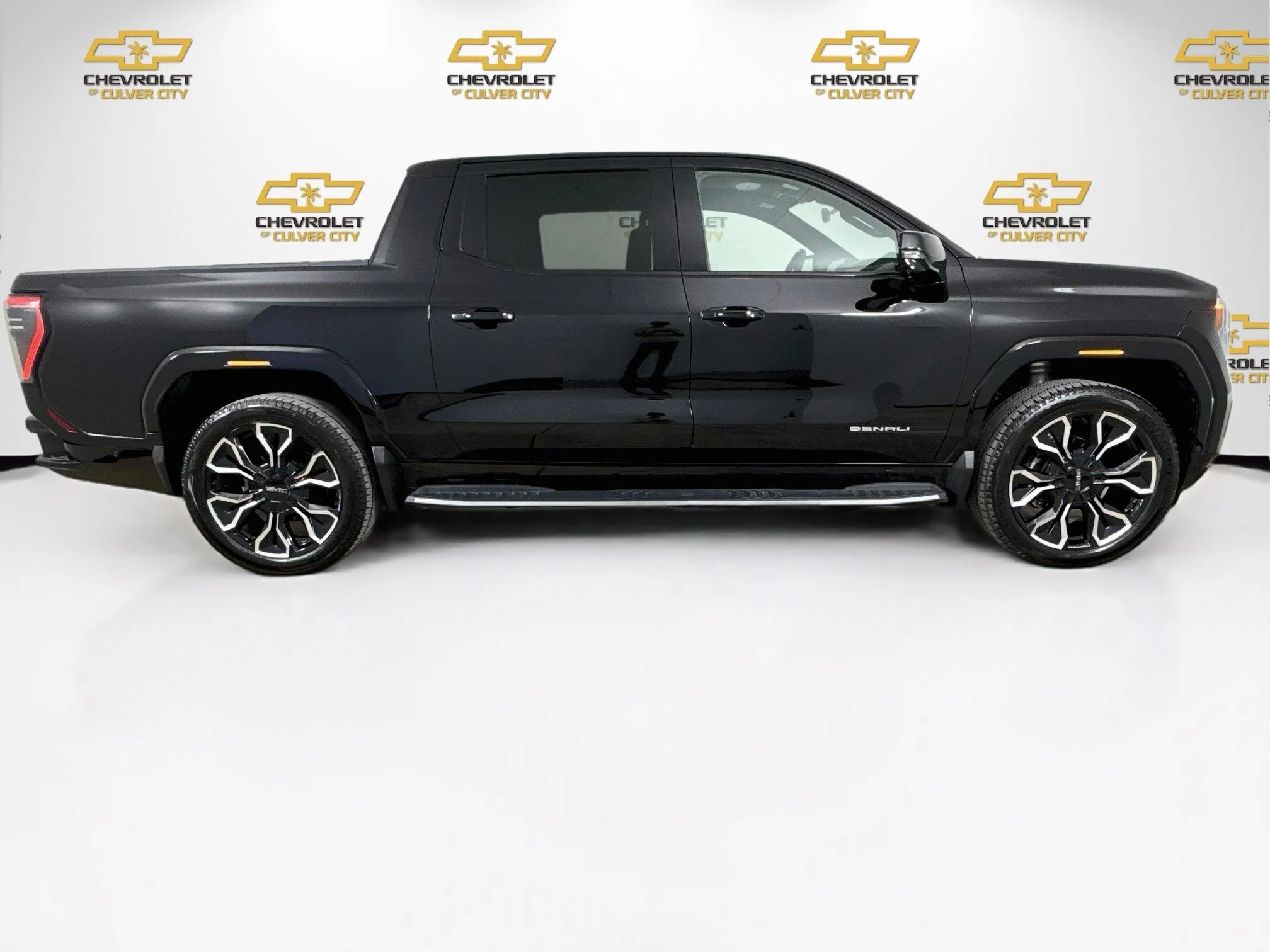 Used 2025 Onyx Black GMC Max Range Denali image 9