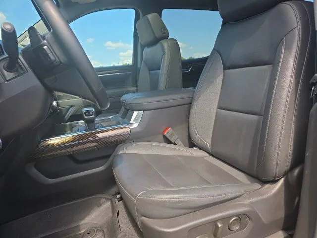 Used 2025 Silver GMC Elevation image 16