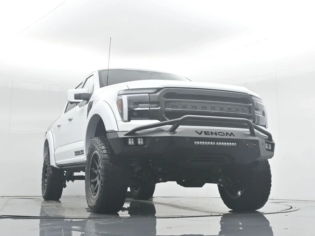 New 2025 Oxford White Ford Lariat image 48