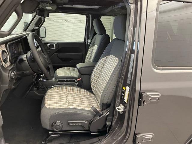 New 2026 Granite Crystal Metallic Clearcoat Jeep 85th Anniversary image 16