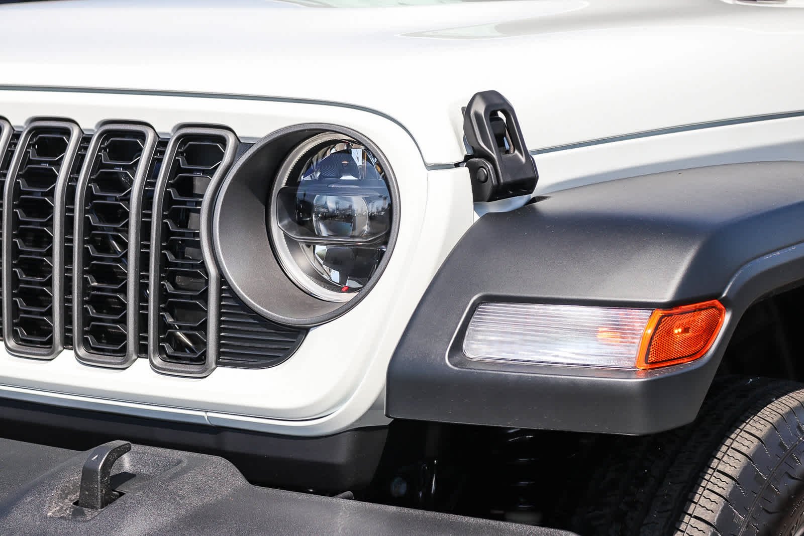 New 2027 Bright White Clear-Coat Paint Jeep Sport S image 8