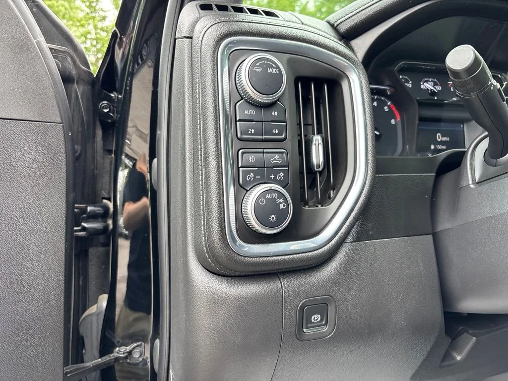 Used 2020 Black GMC Elevation image 18