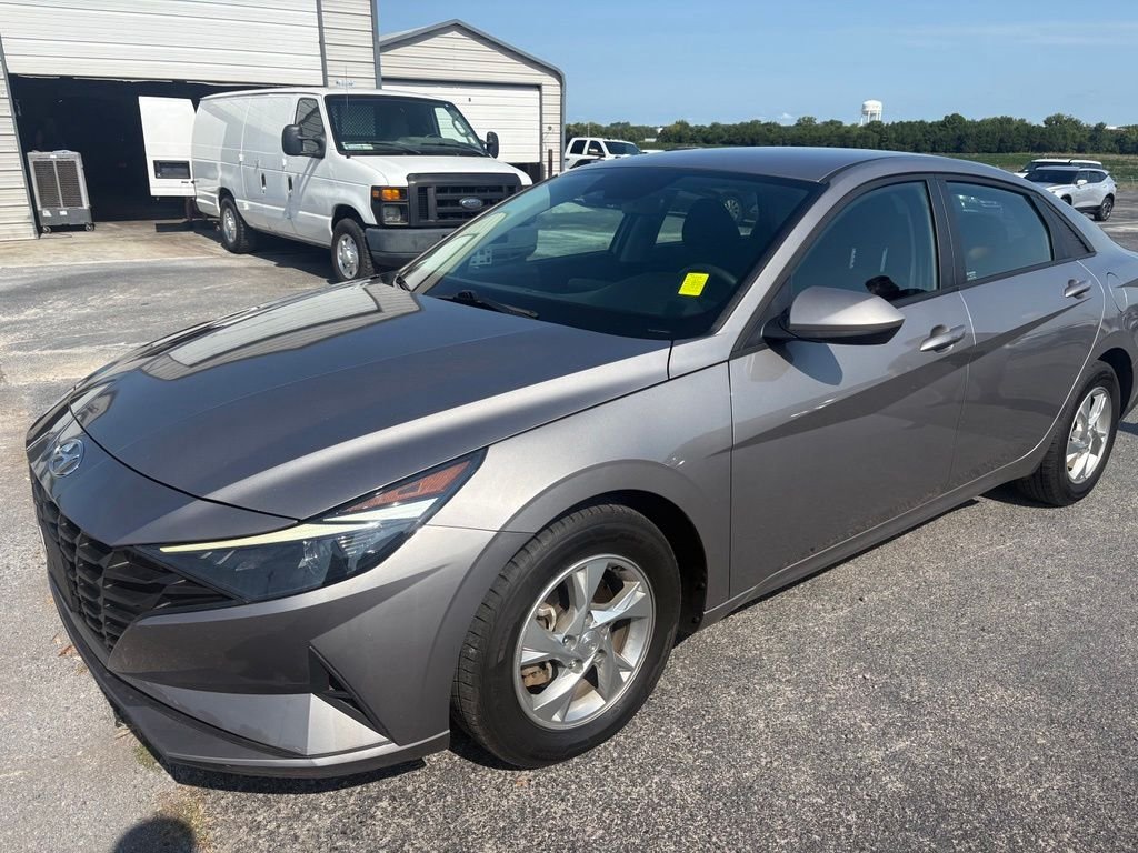 Used 2023 Gray Hyundai SE image 24