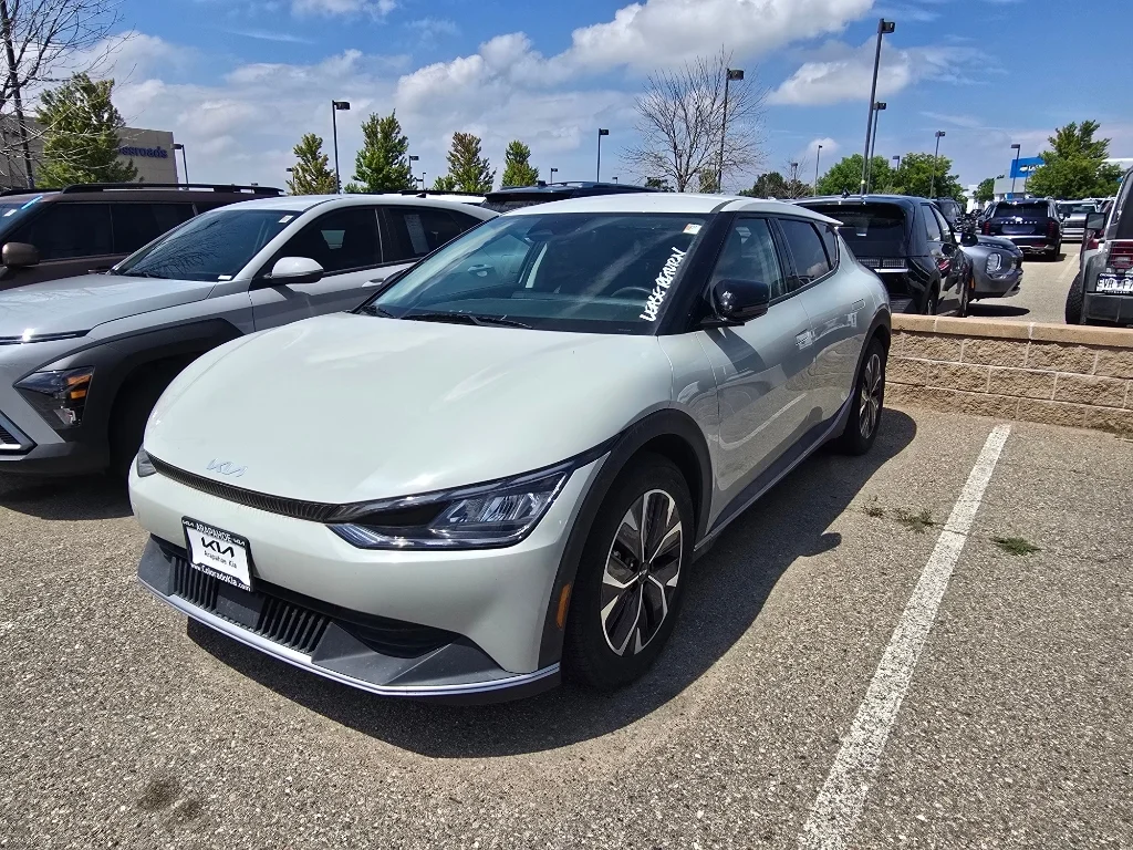 Used 2024 Glacier Kia Light Long Range image 12