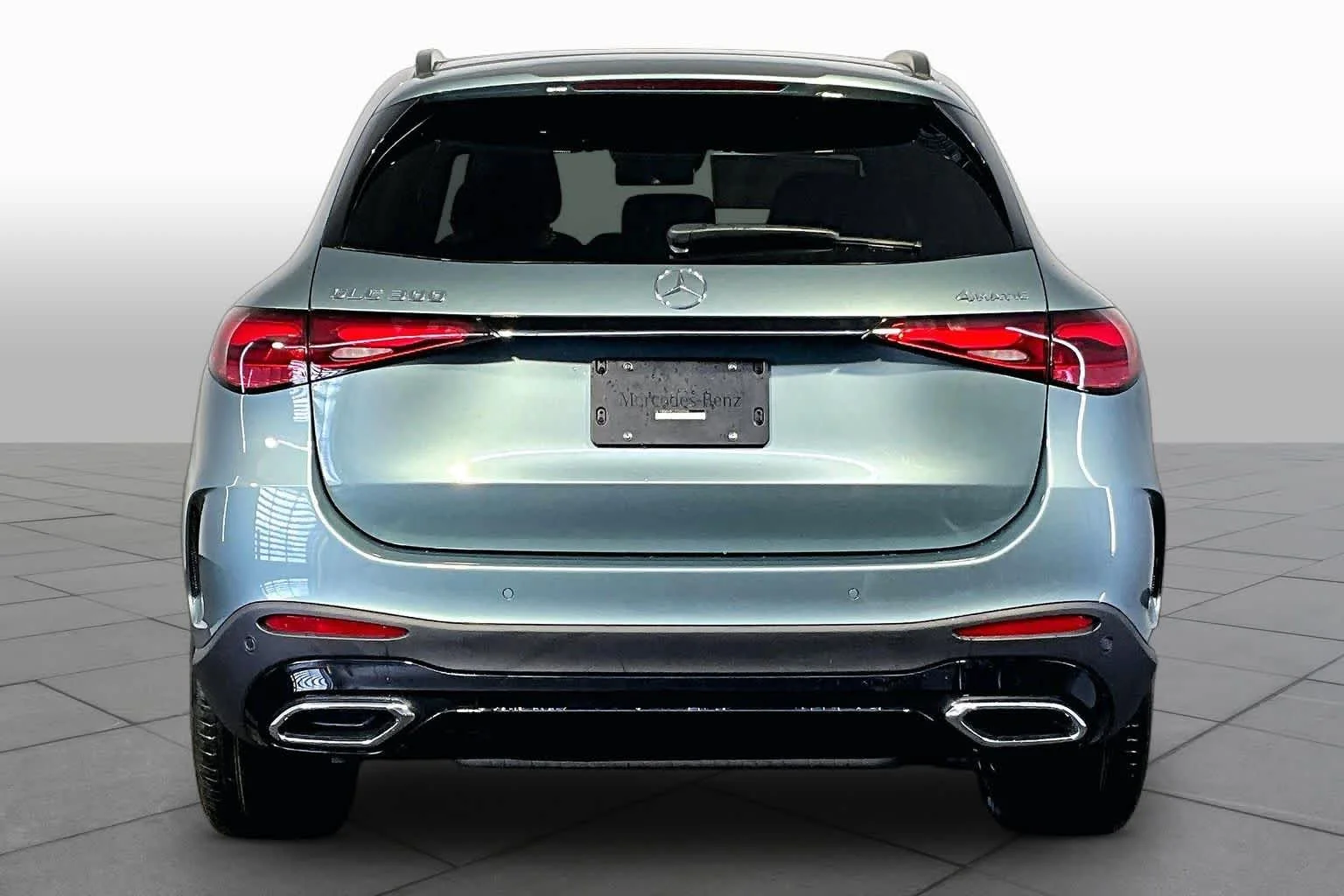 New 2026 Verde Silver Metallic Mercedes-Benz GLC 300 image 4