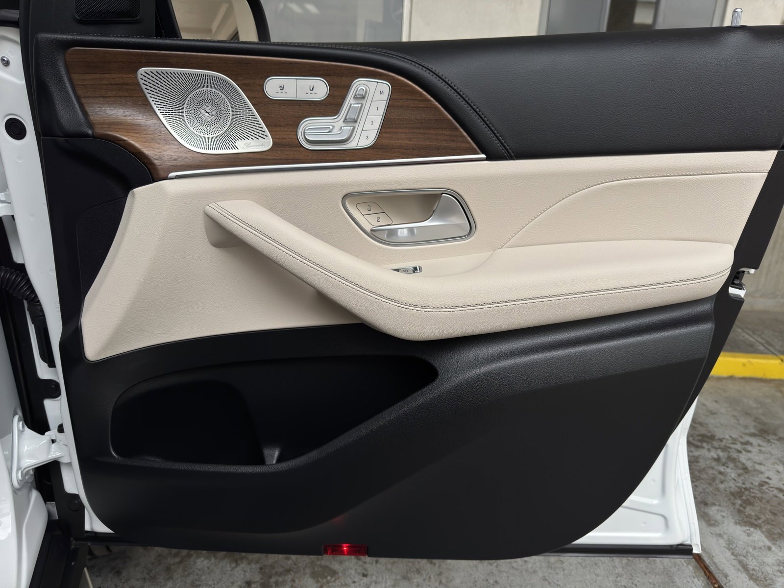2025 Mercedes-Benz GLS Base - Photo 36
