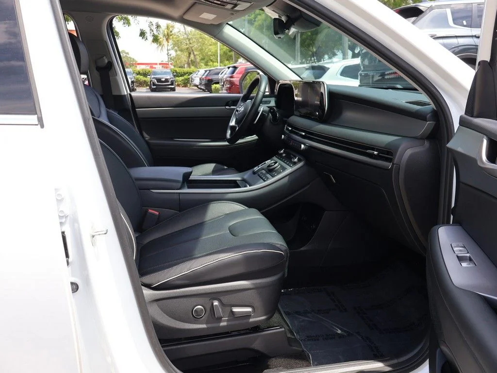 Used 2024 White Hyundai SEL image 32