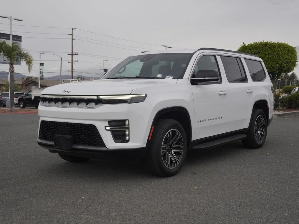 New 2026 Bright White Clear-Coat Exterior Paint Jeep  image 7