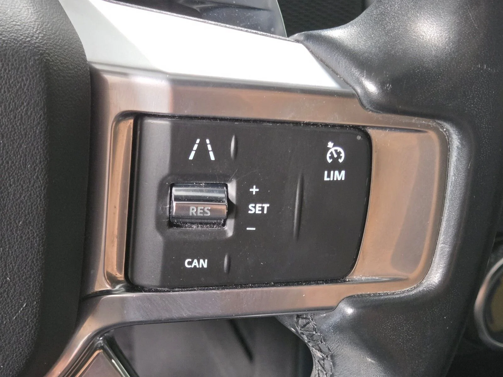 Used 2021 Santorini Black Metallic Land Rover S R-Dynamic image 25
