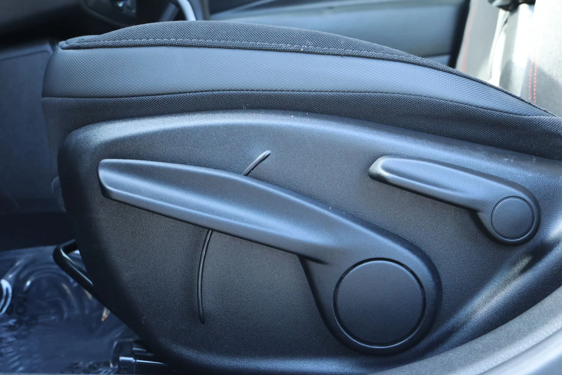Used 2023 White Jeep Trailhawk image 18