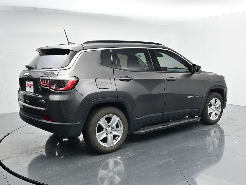 Used 2022 Gray Jeep Latitude image 8