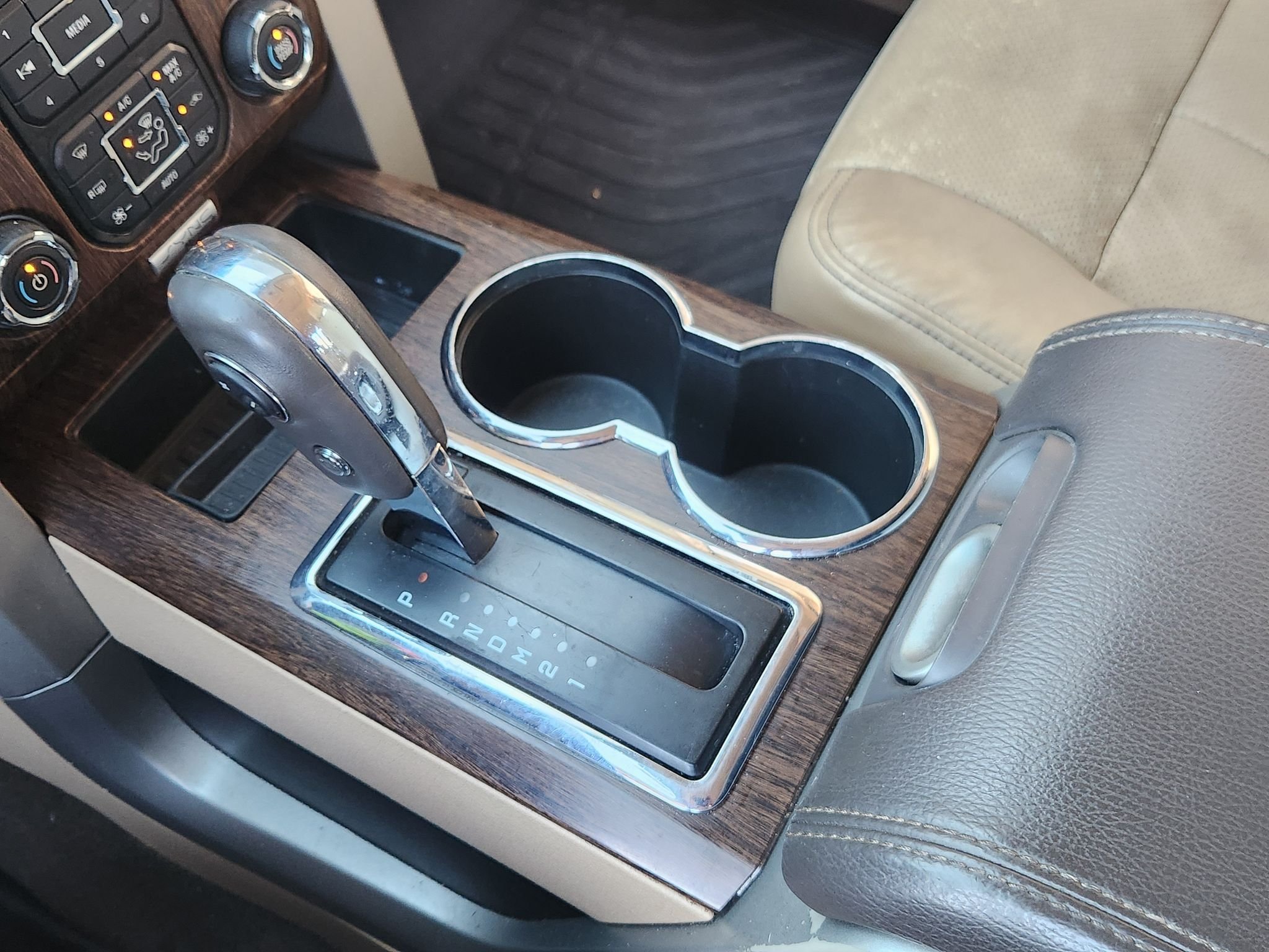 Used 2013 White Platinum Metallic Tri-Coat Ford Lariat image 19