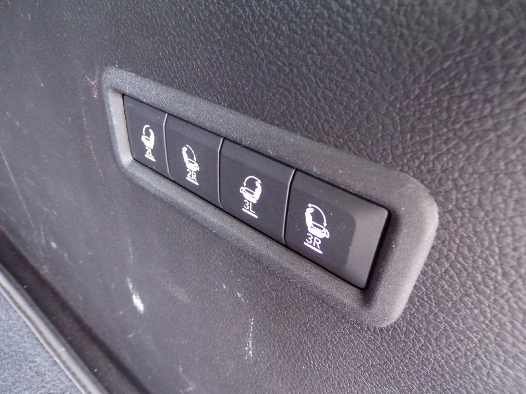Used 2022 Black Jeep Series III image 16