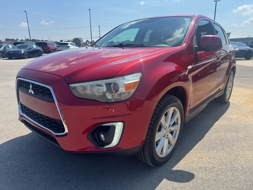 Used 2015  Mitsubishi SE image 7
