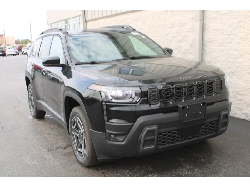 New 2026 Diamond Black Crystal Pearl-Coat Exterior Paint Jeep Limited 4x4 image 2