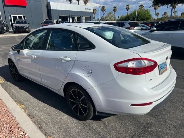 Used 2016 Oxford White Ford SE image 7