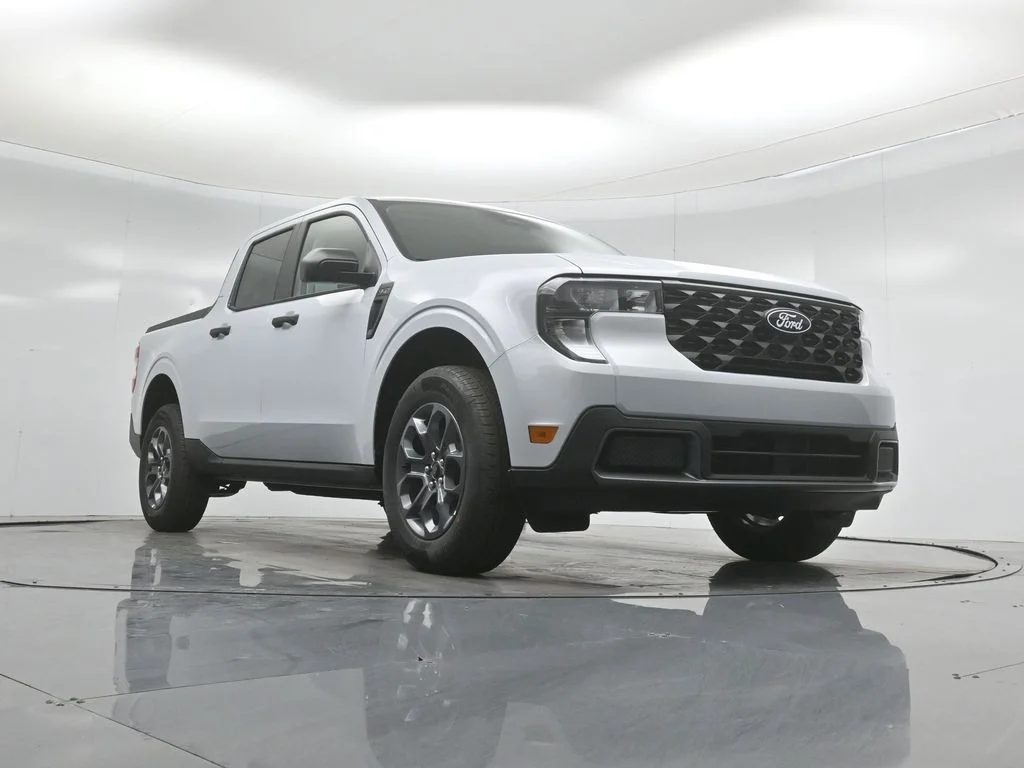 New 2026 Space White Metallic Ford XLT image 39