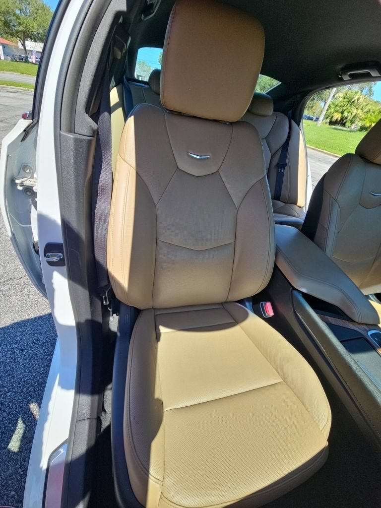Used 2020 CRYSTAL WHITE TRICOAT Cadillac Premium Luxury image 20