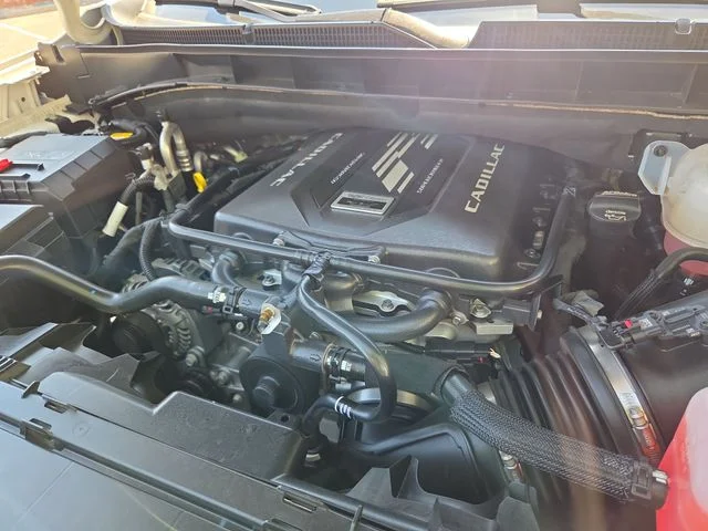 Used 2025 White Cadillac V-Series image 31