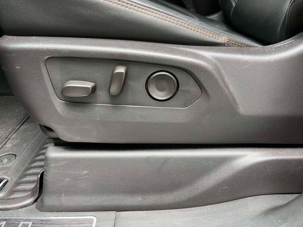 Used 2024 Sterling Metallic GMC AT4 image 28