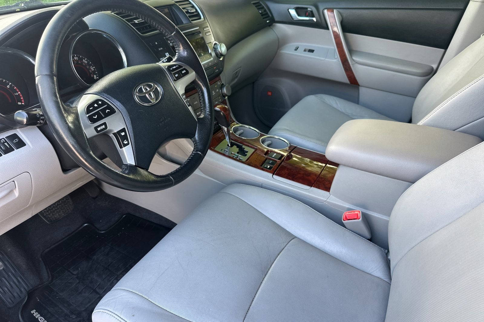 Used 2012 Silver Toyota Limited image 10