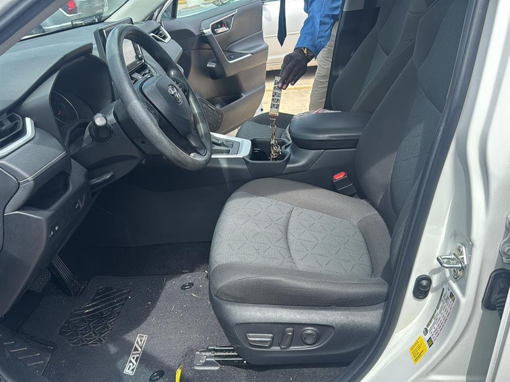 Used 2022 White Toyota XLE image 5