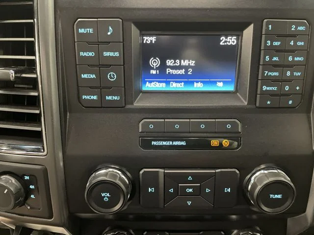 Used 2019  Ford XLT DRW CREW CAB image 16