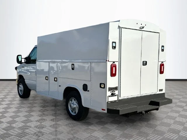 New 2026 Oxford White Ford Base image 4