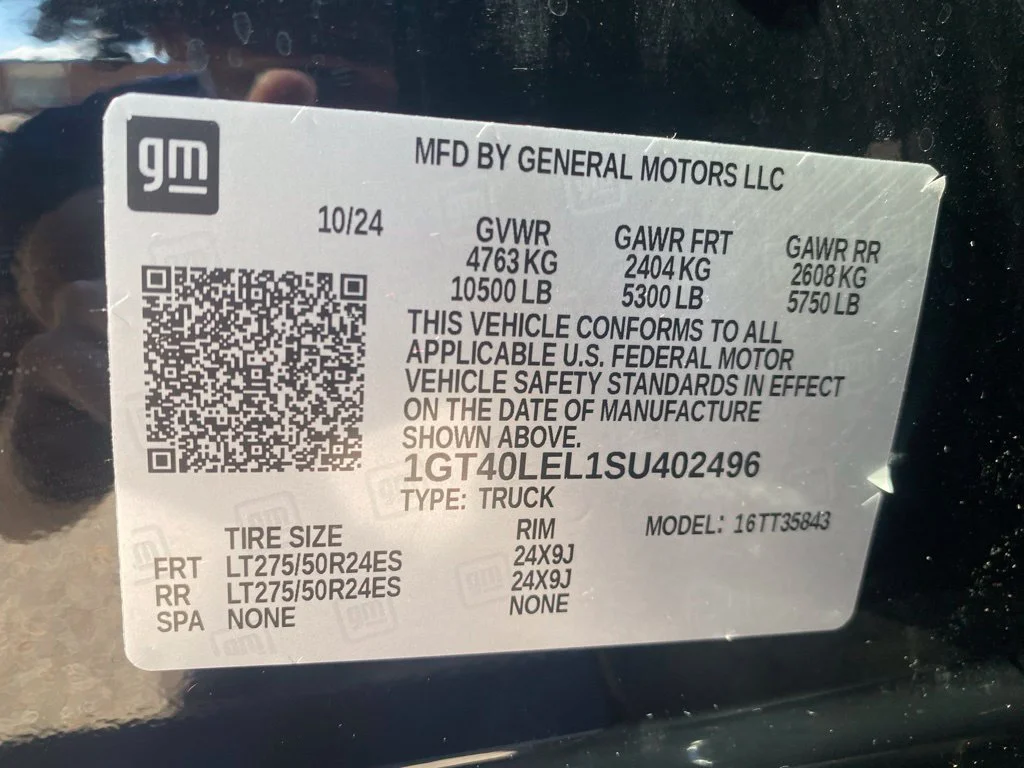 Used 2025 Onyx Black GMC Max Range Denali image 44