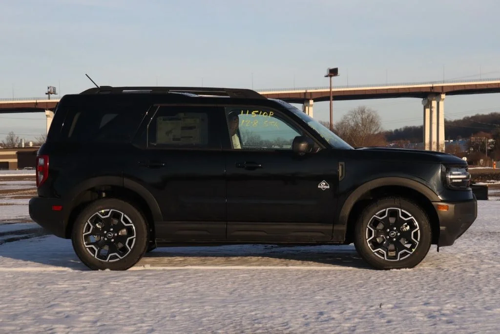 New 2025 Shadow Black Ford Outer Banks® image 10