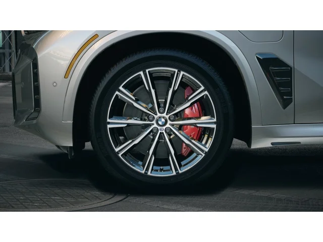 New 2026 Skyscraper Grey Metallic BMW xDrive50e image 7