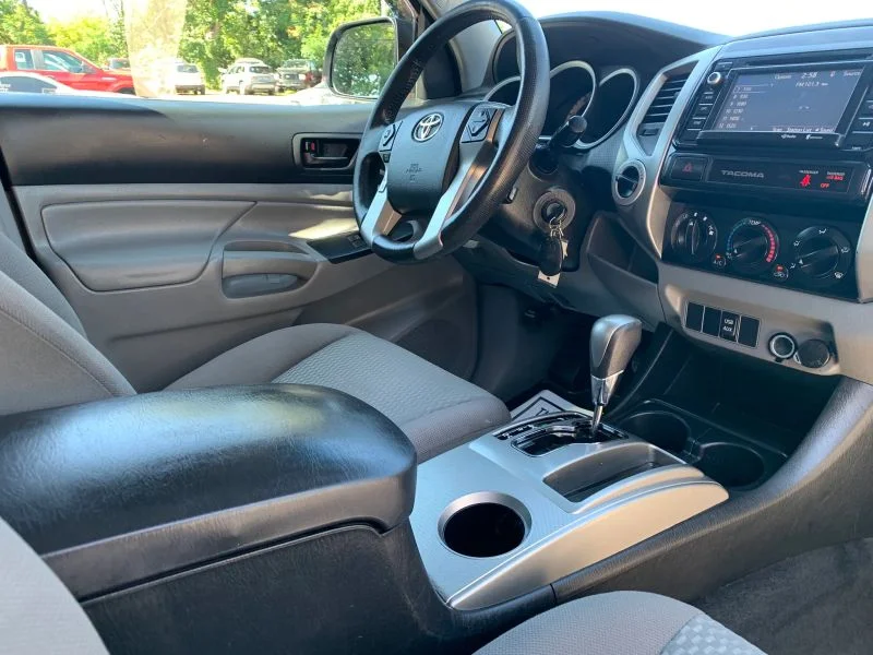 Used 2015 Gray Toyota Pickup 4D 6 ft image 36