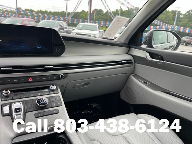 Used 2025 Black Hyundai SEL image 17