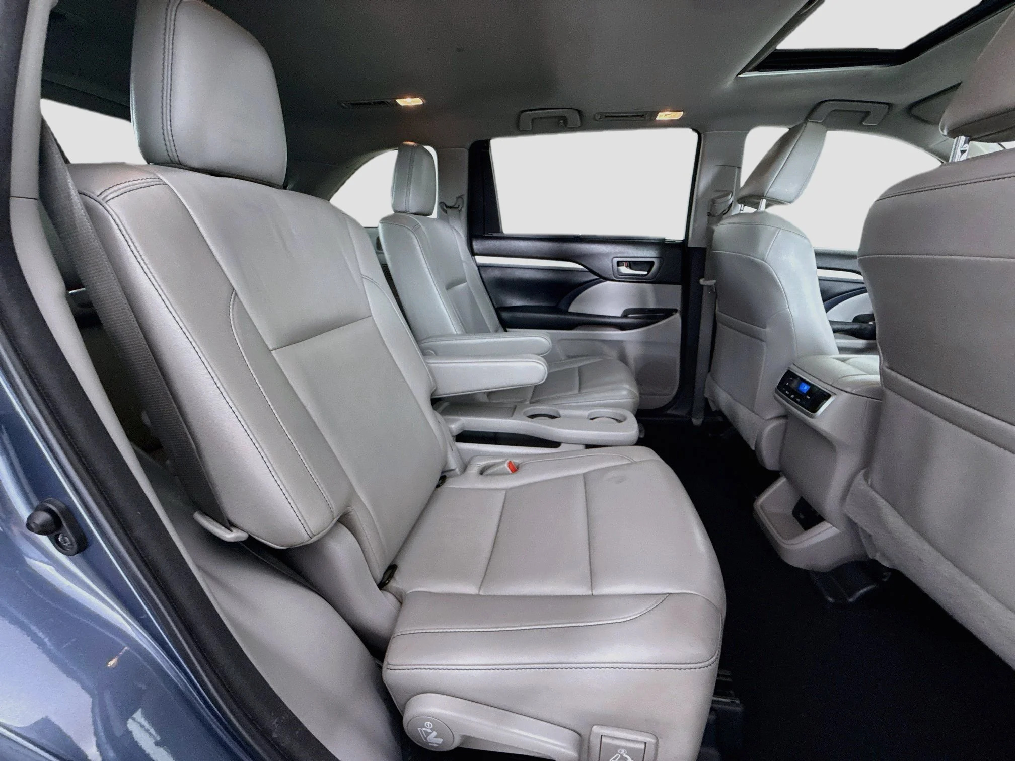 Used 2018 Blue Toyota SE image 29
