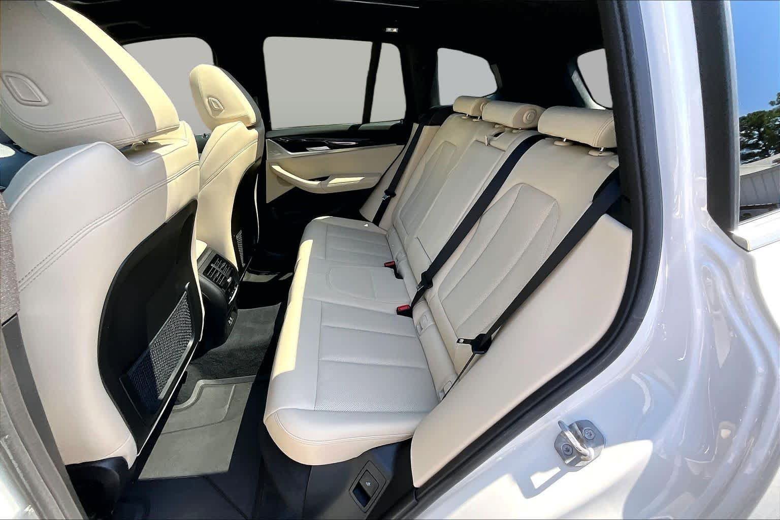 Used 2024 Mineral White Metallic BMW xDrive30i image 21
