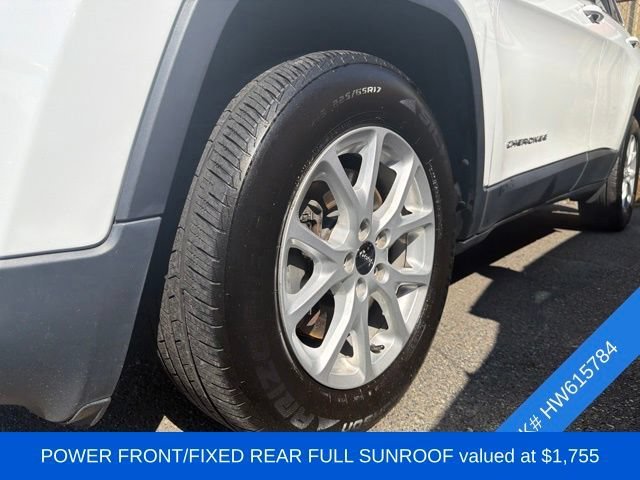 Used 2017 Bright White Clearcoat Jeep Latitude image 3
