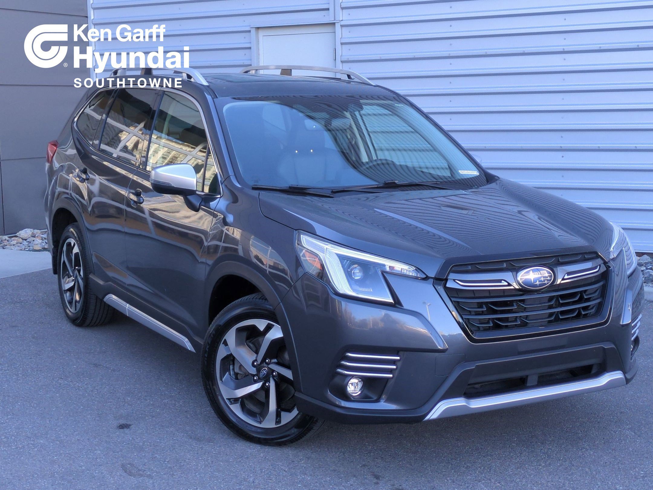 2022 Subaru Forester Touring's photo