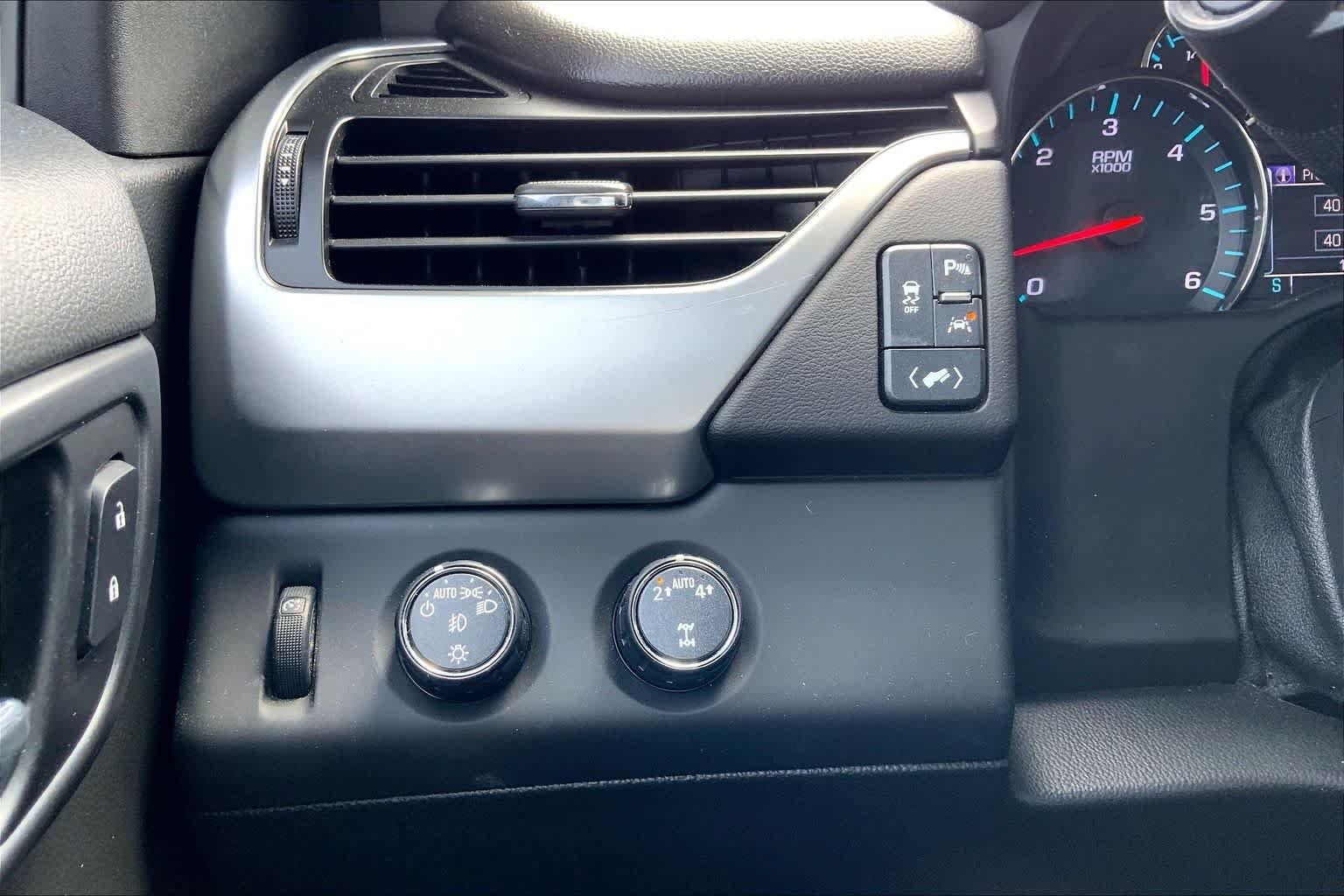 Used 2018 Tungsten Metallic Chevrolet Premier image 32