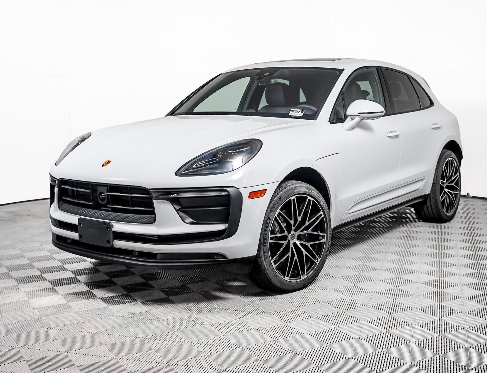 2026 Porsche Macan T's photo