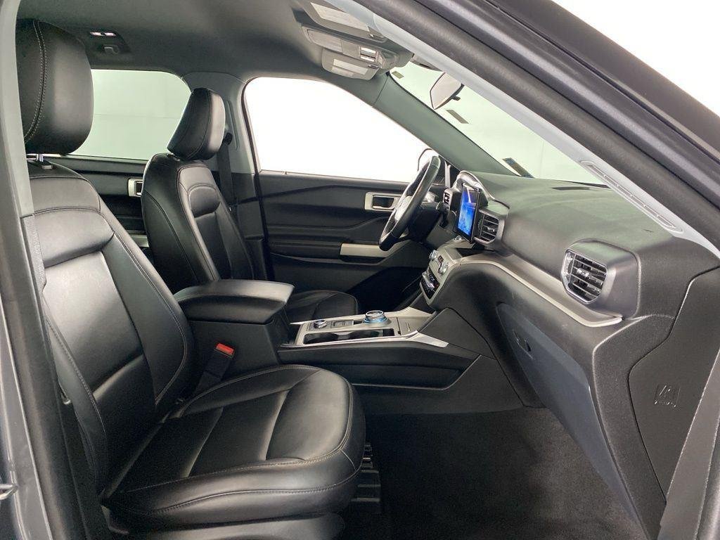 Used 2022 Gray Metallic Ford XLT image 29