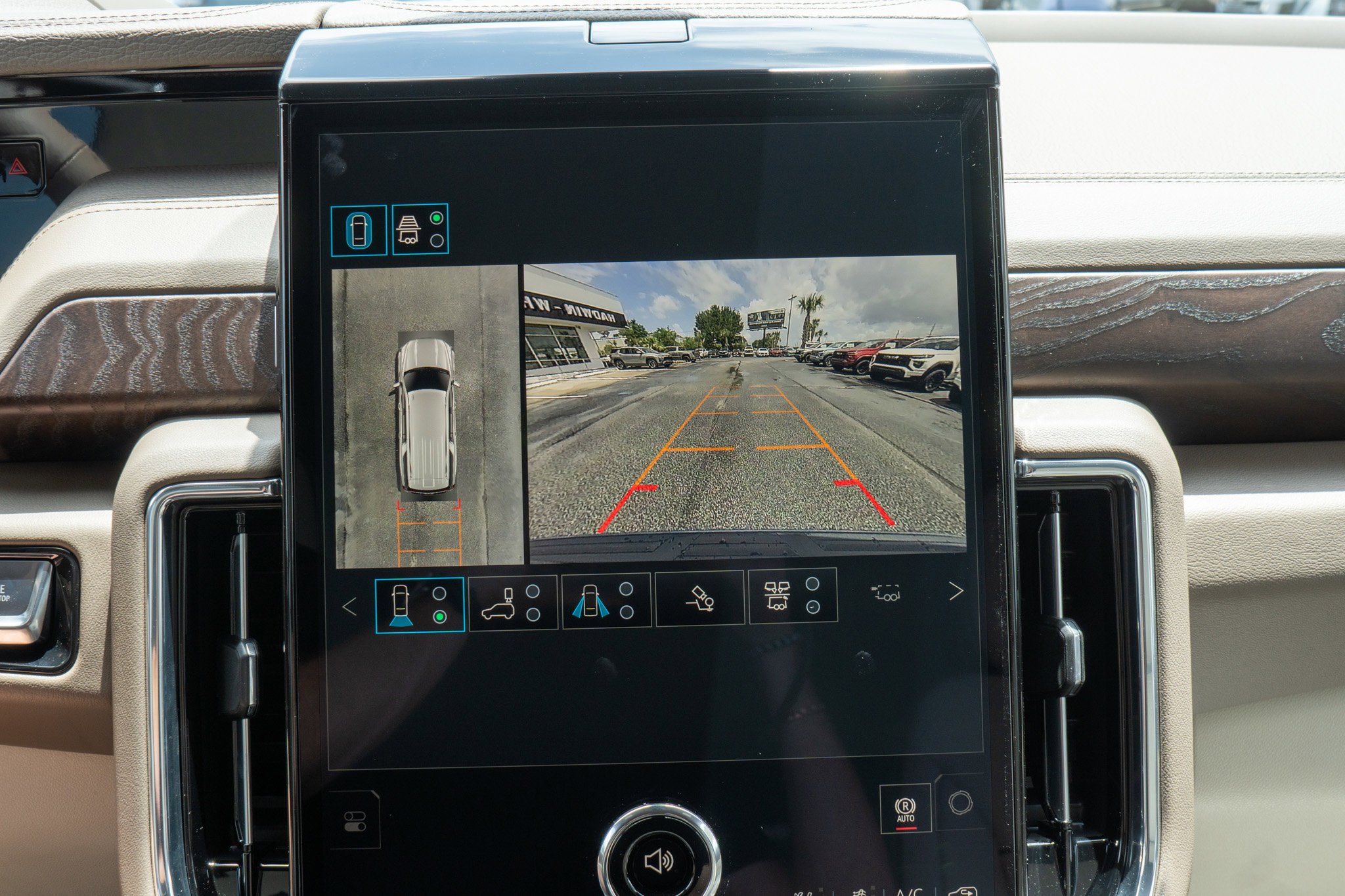 2026 GMC Yukon XL Denali - Photo 19