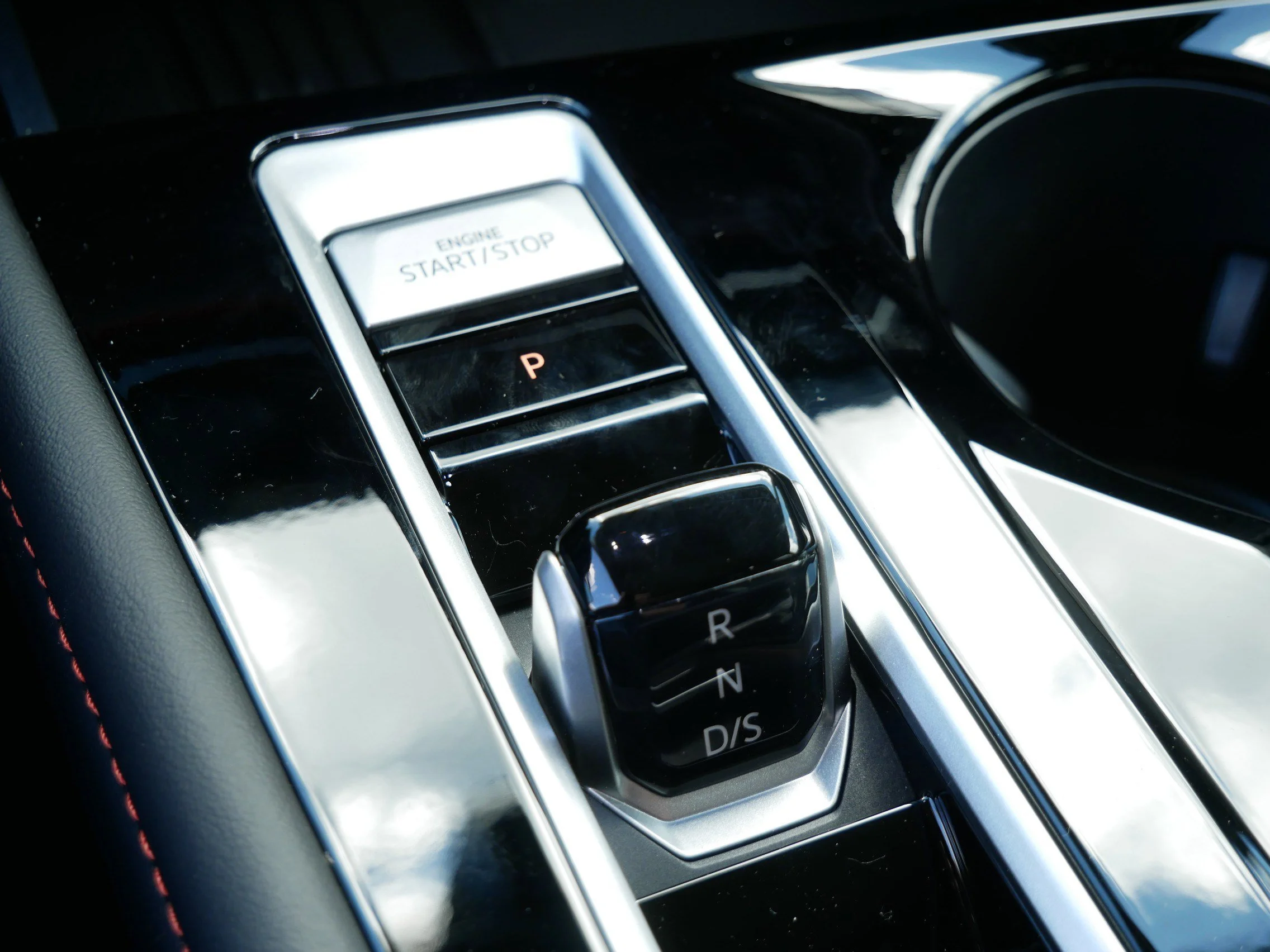 New 2026 Opal White Pearl Volkswagen 2.0T Peak Edition image 9