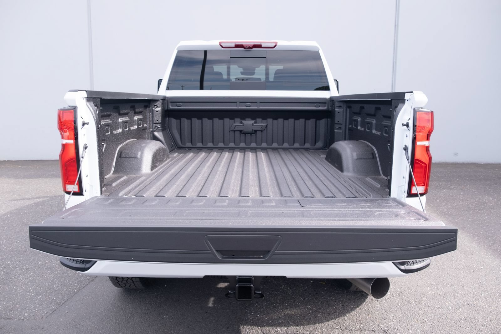 New 2026 Polar White Tricoat Chevrolet High Country image 28