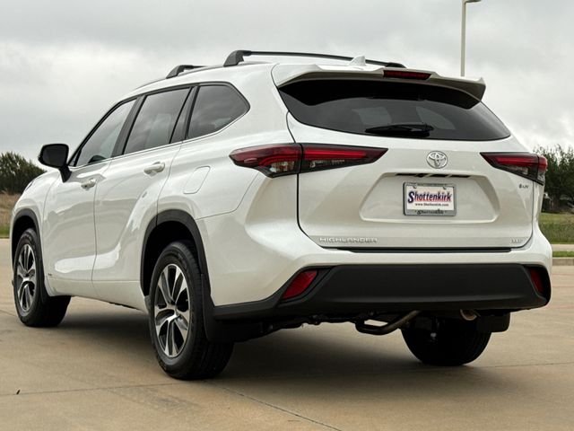 Used 2026 Beige Toyota XLE image 6