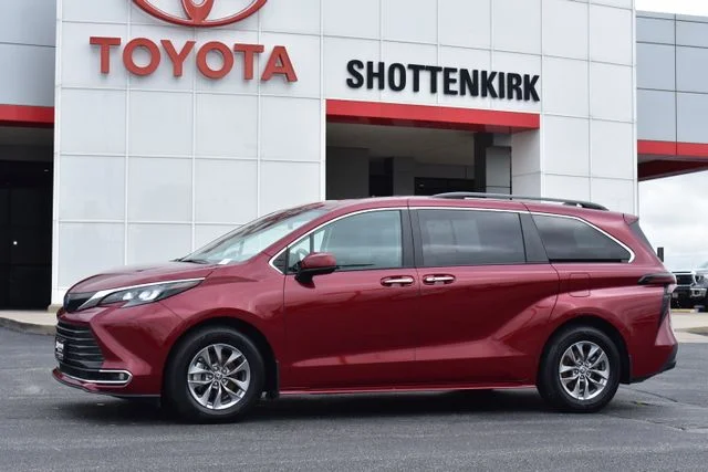 2024 Toyota Sienna XLE
