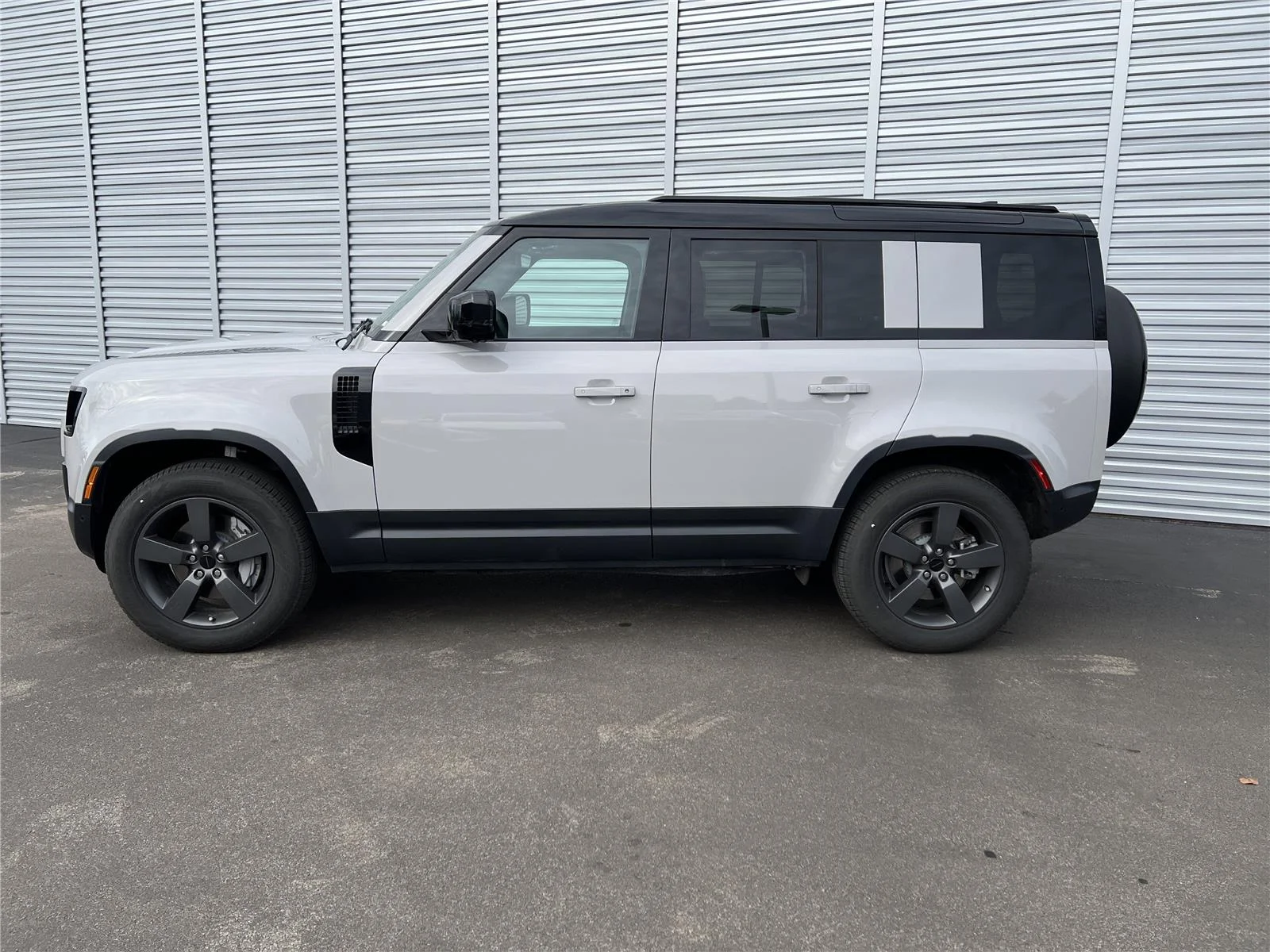 2026 Land Rover Defender S - Photo 2