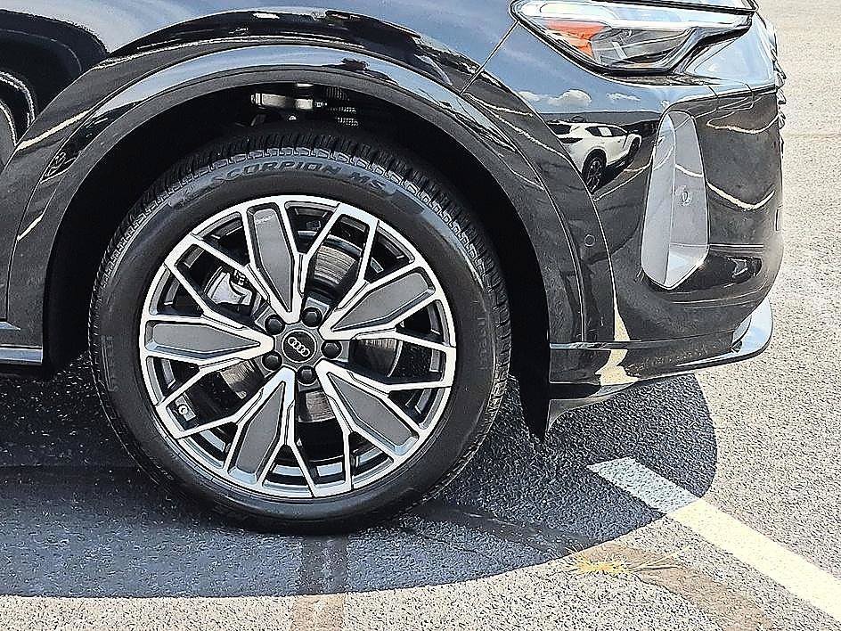Used 2025 Black Audi Premium Plus image 7