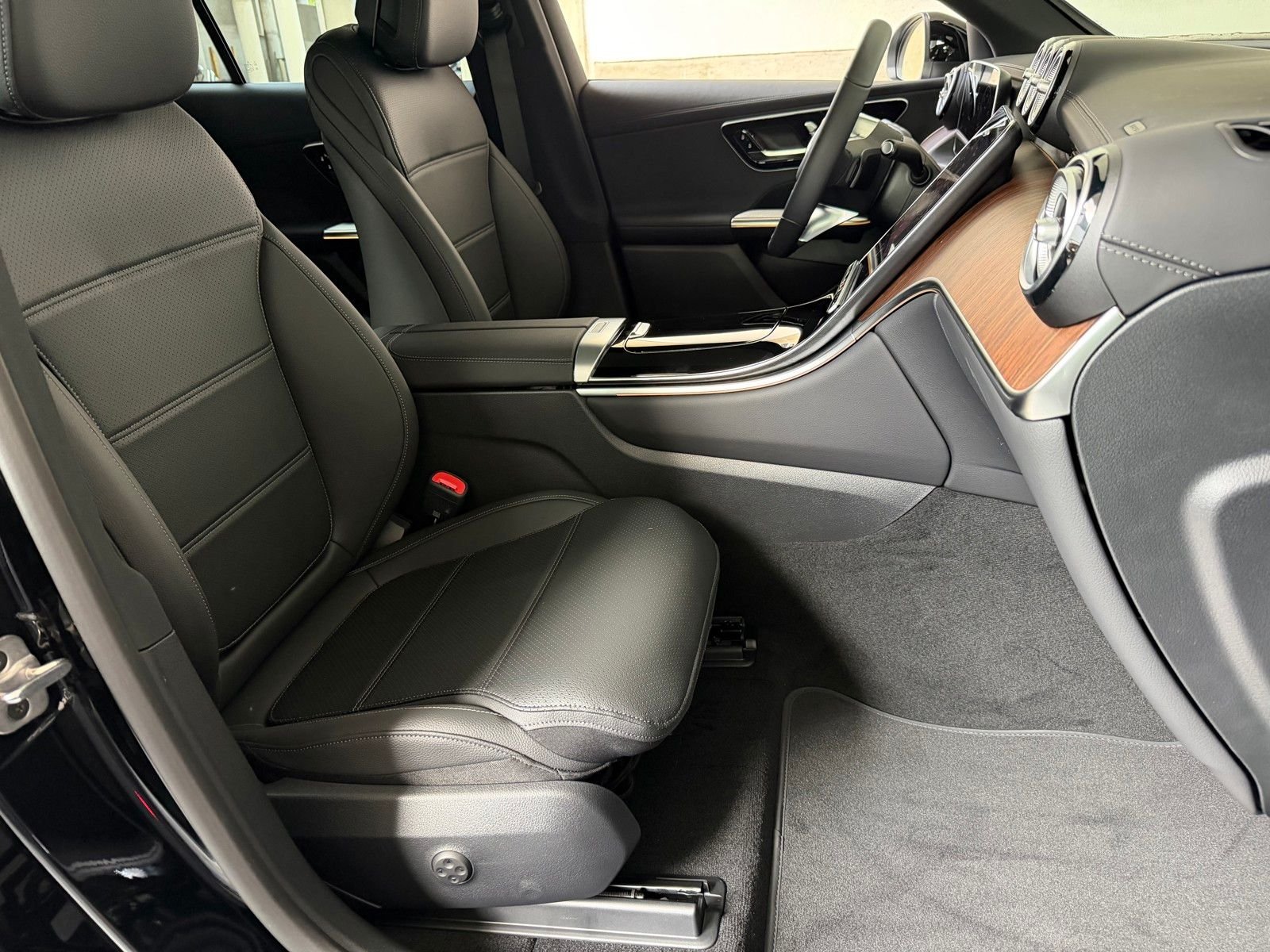 New 2026 Black Mercedes-Benz GLC 300 image 16